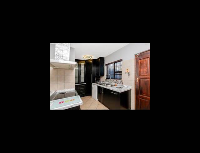 3 BEDROOM TOWNHOUSE FOR SALE IN KLOPPERPARK